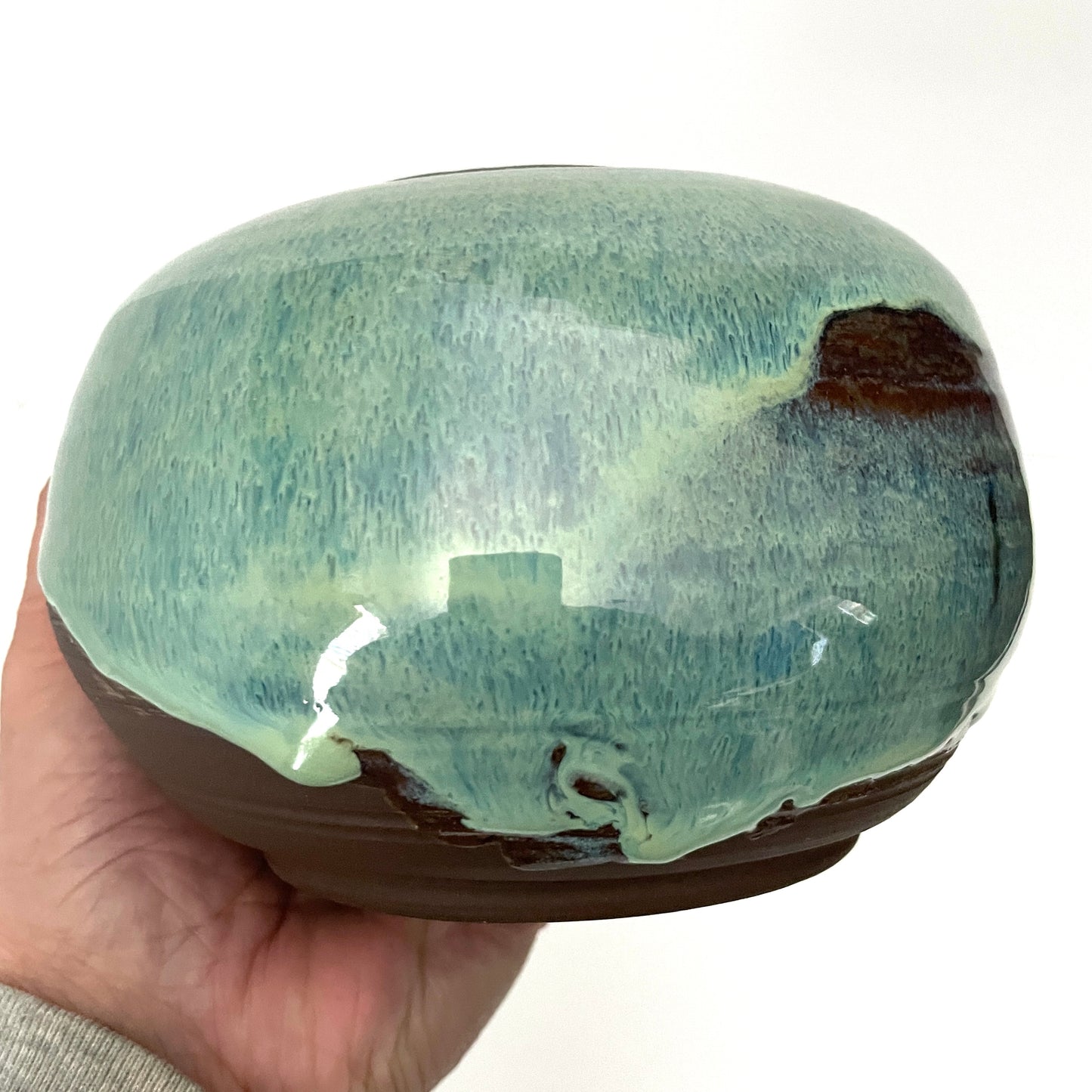 Low Globe Vase Green in Chocolate Clay