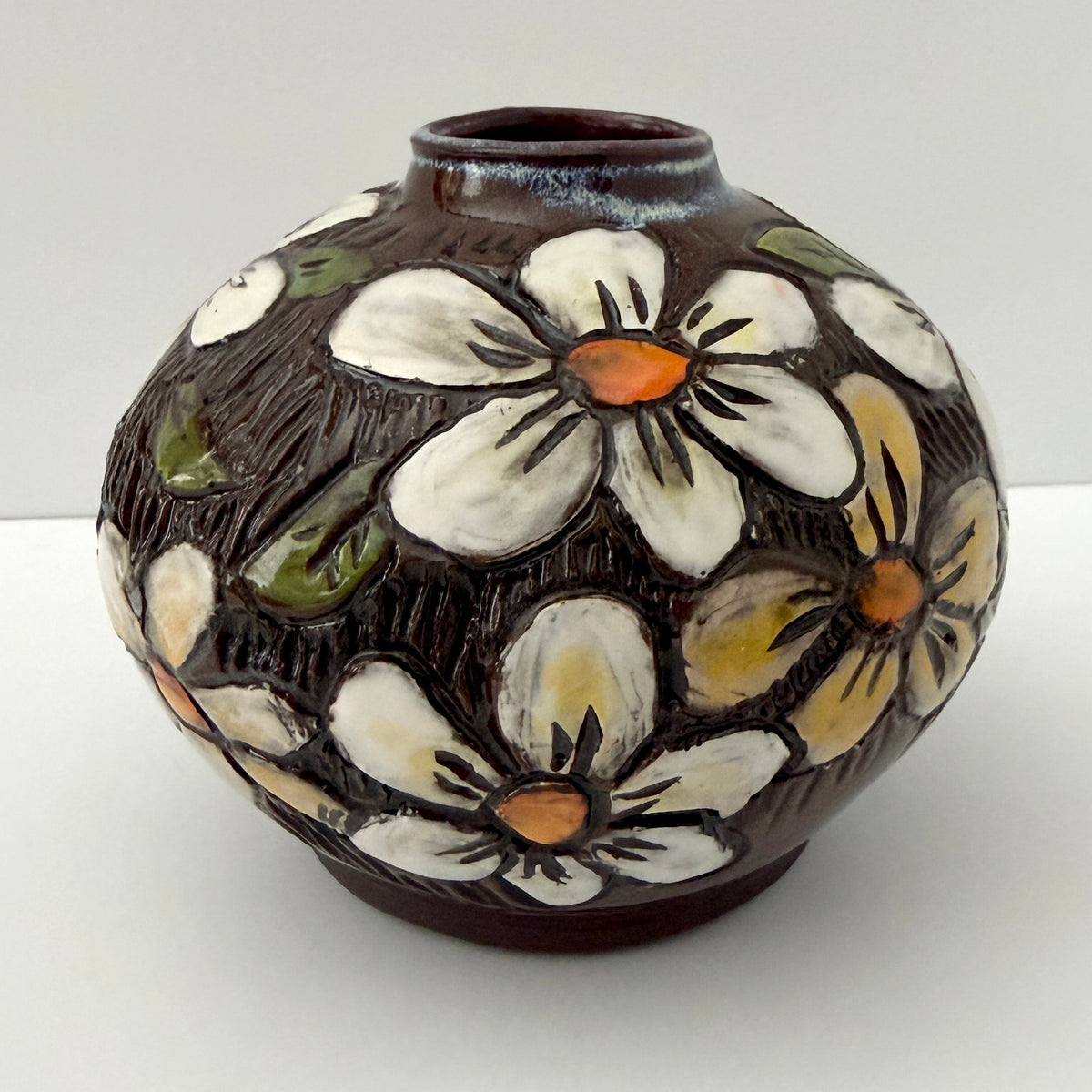 Sgraffito Vase - Daisies