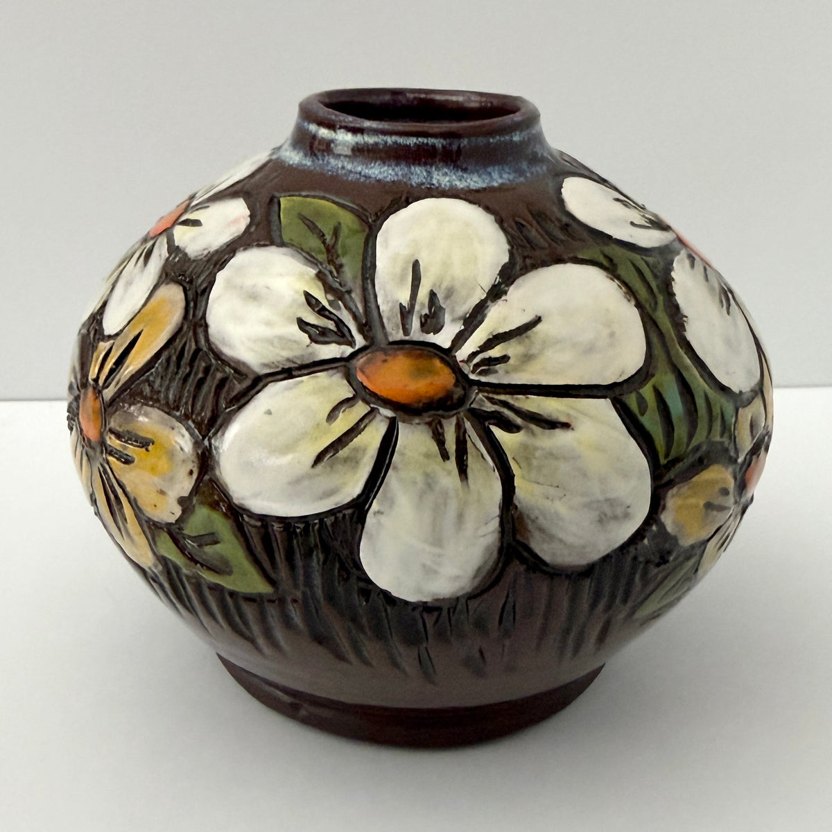Sgraffito Vase - Daisies