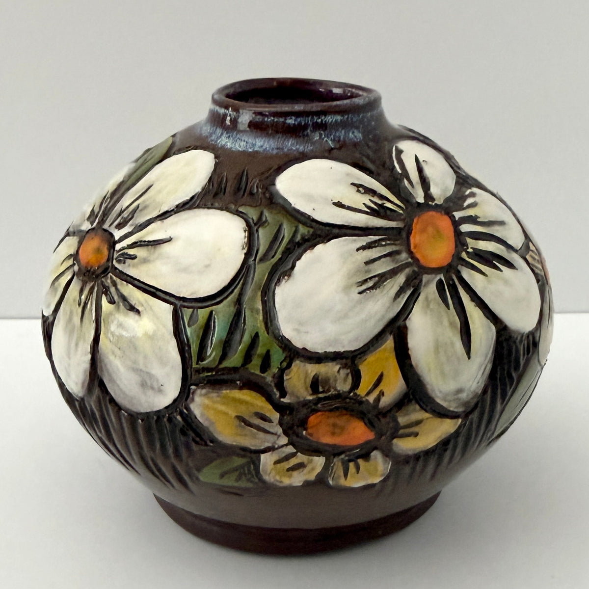 Sgraffito Vase - Daisies