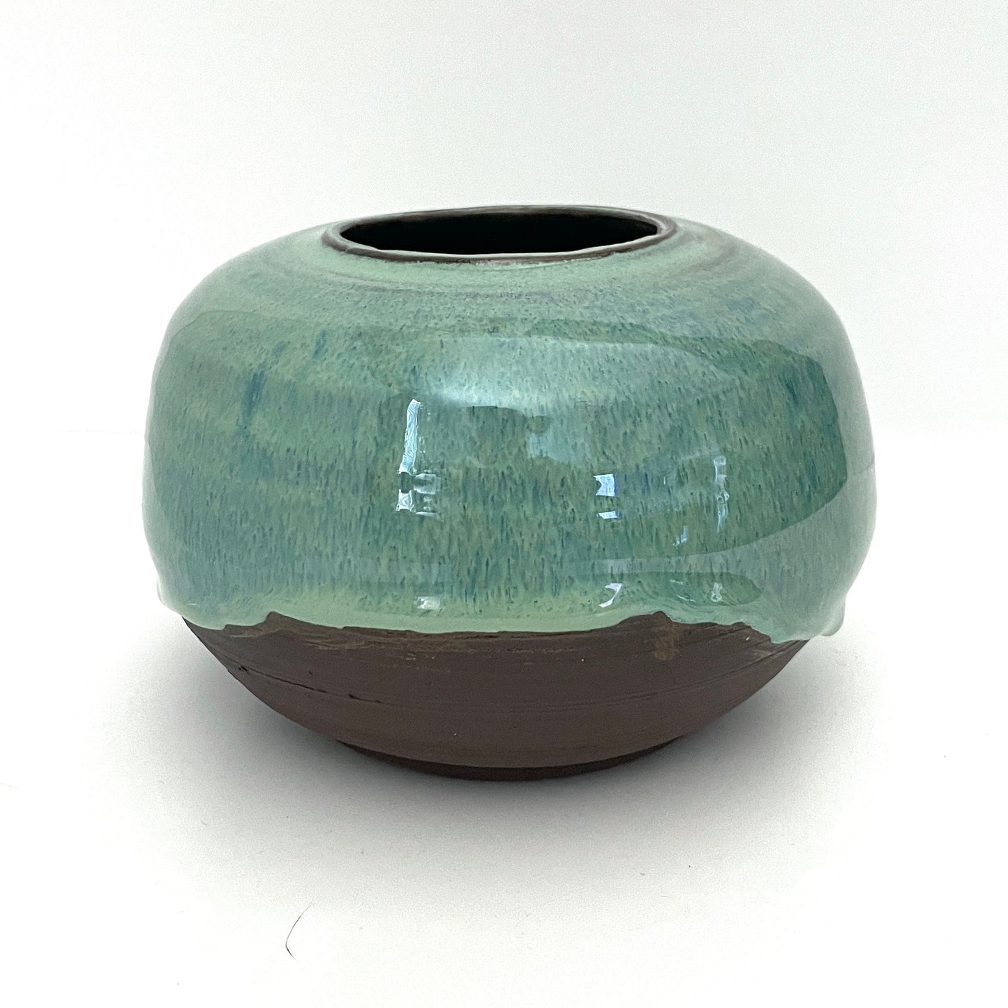Low Globe Vase Green in Chocolate Clay