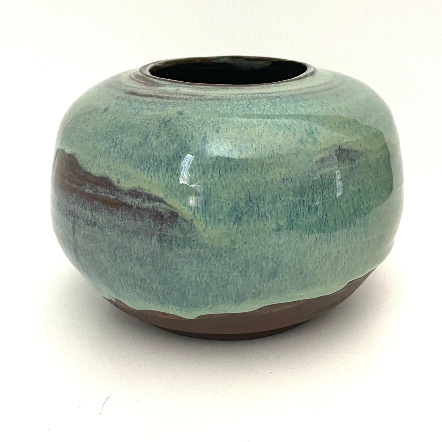 Low Globe Vase Green in Chocolate Clay