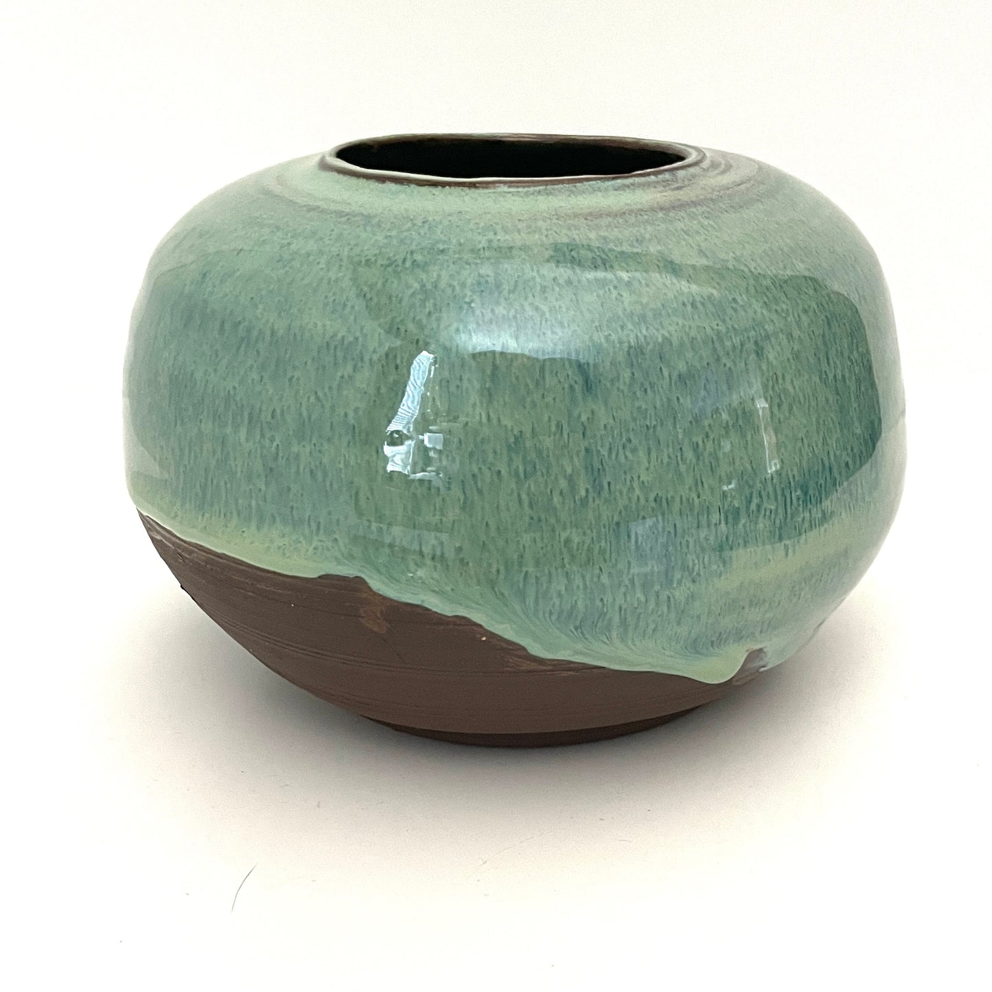 Low Globe Vase Green in Chocolate Clay
