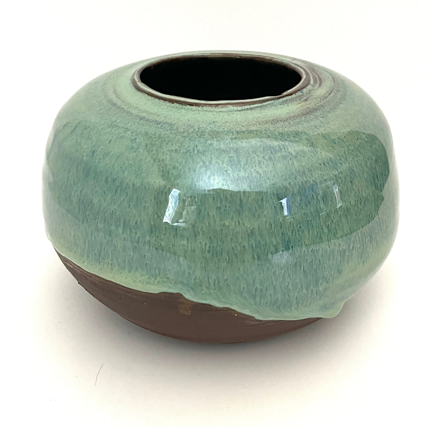 Low Globe Vase Green in Chocolate Clay