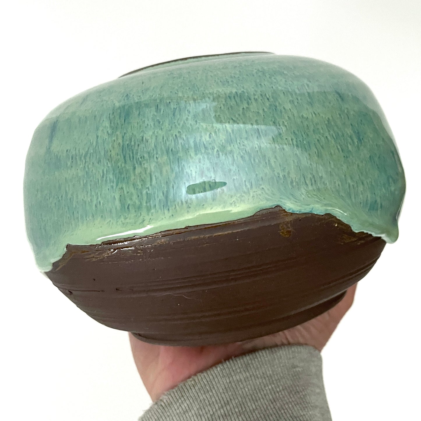 Low Globe Vase Green in Chocolate Clay