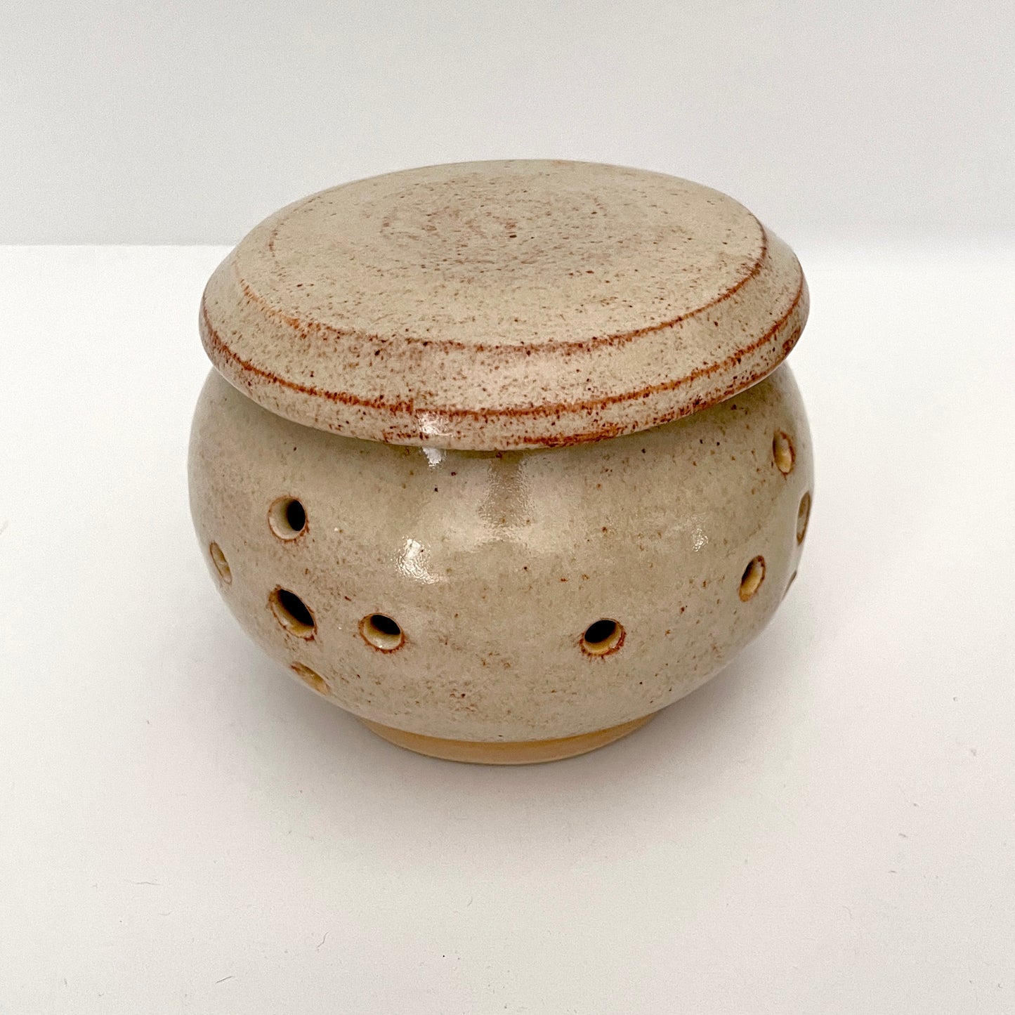 Ceramic Garlic Keeper with Garlic Grater Lid