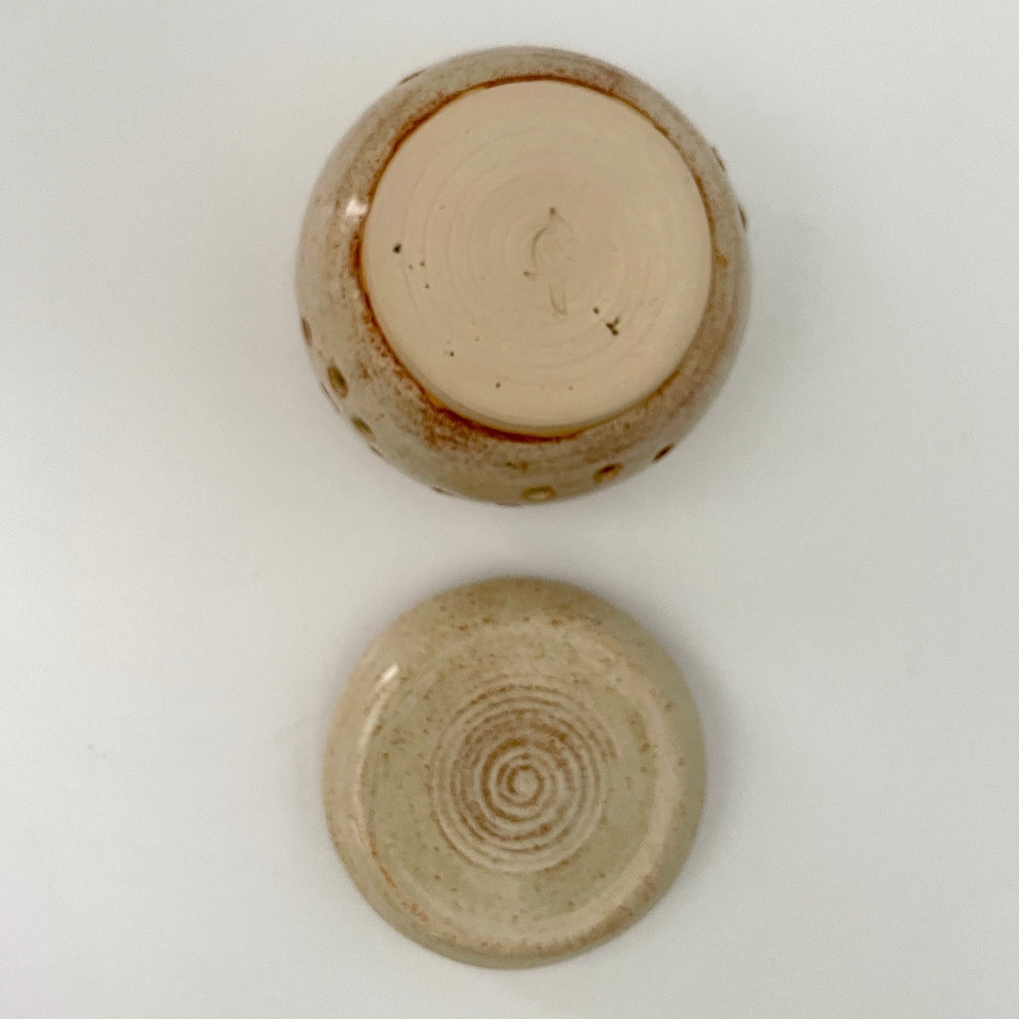 Ceramic Garlic Keeper with Garlic Grater Lid