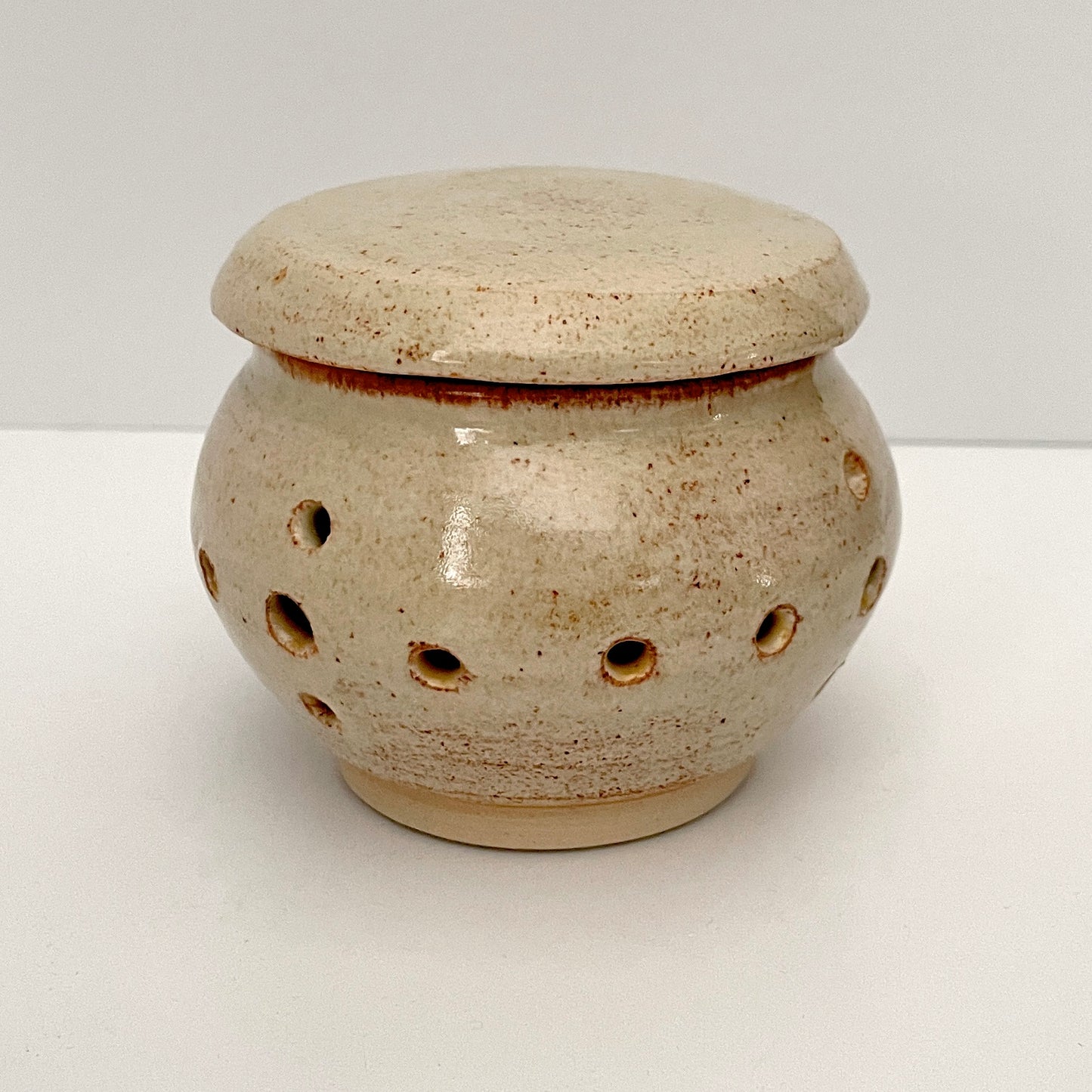Ceramic Garlic Keeper with Garlic Grater Lid
