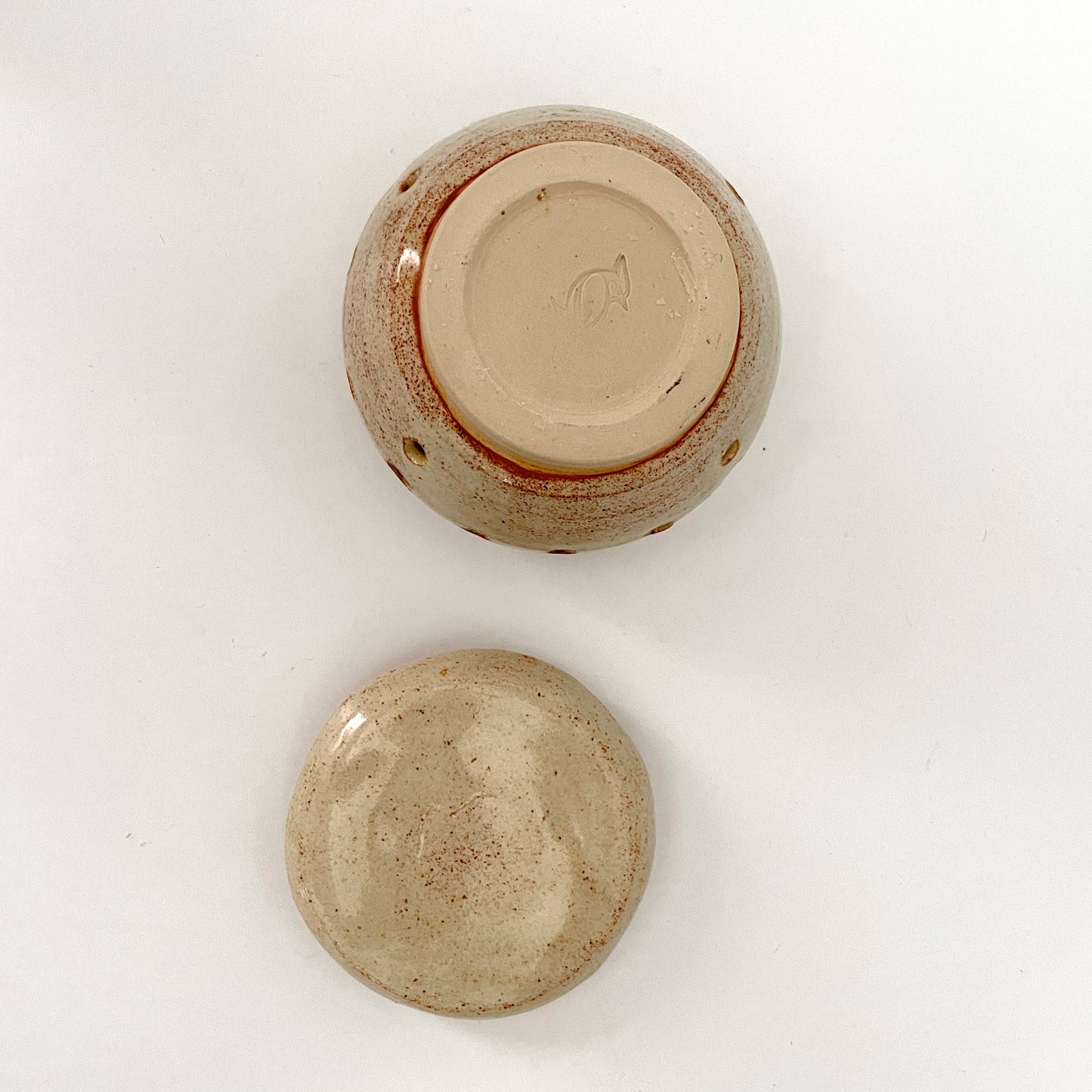 Ceramic Garlic Keeper with Garlic Grater Lid